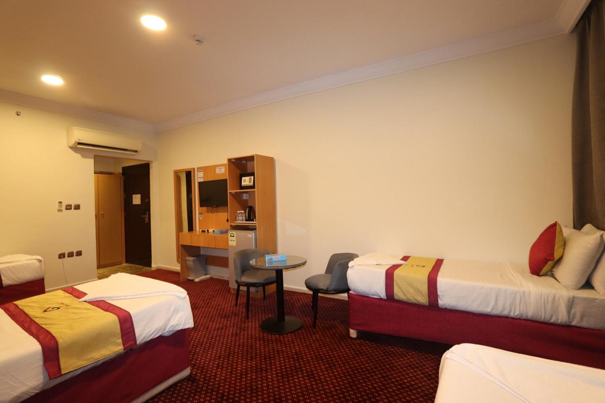 Hotel فندق أعيان البركة